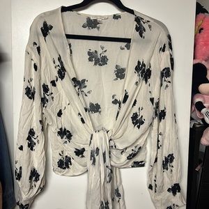 Final Touch floral tie-top